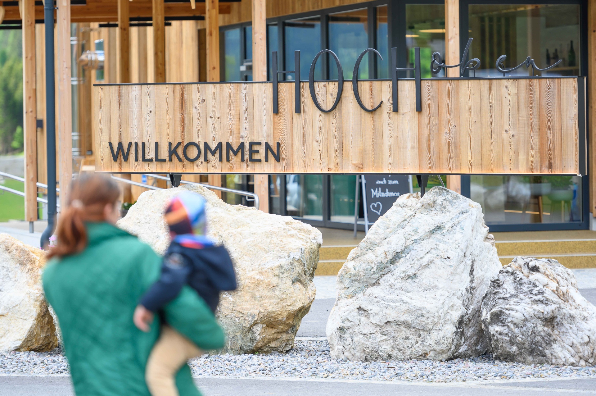 Willkommen am Eingang von HOCHoben